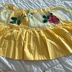 VINTAGE never used!!!Yellow Floral apron